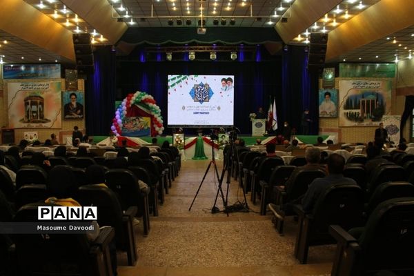 طنین زنگ انقلاب همزمان با سراسر کشور در مدارس فارس