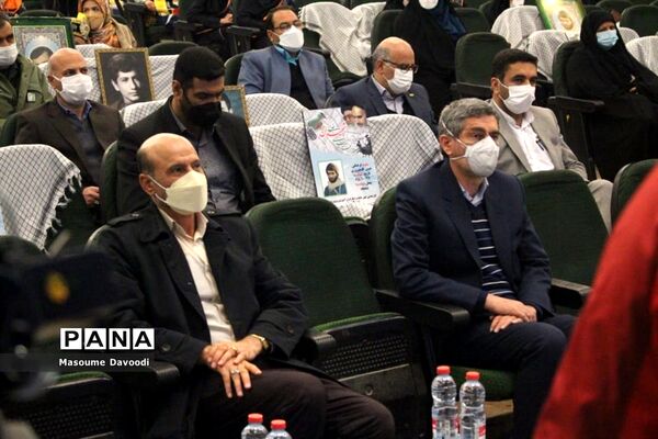 طنین زنگ انقلاب همزمان با سراسر کشور در مدارس فارس