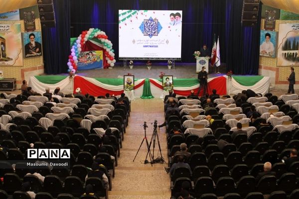 طنین زنگ انقلاب همزمان با سراسر کشور در مدارس فارس