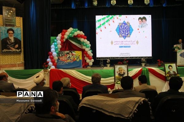 طنین زنگ انقلاب همزمان با سراسر کشور در مدارس فارس