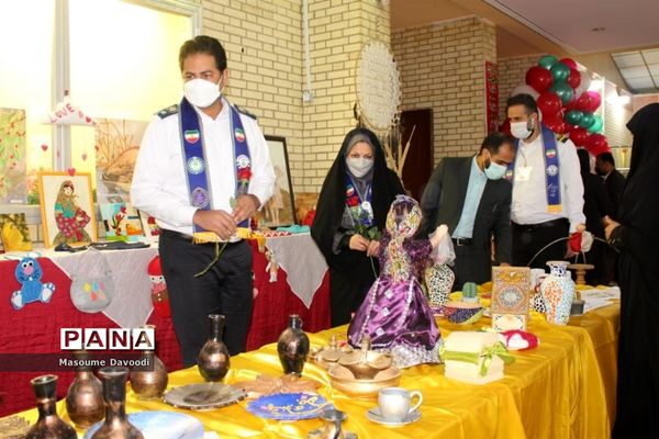 طنین زنگ انقلاب همزمان با سراسر کشور در مدارس فارس