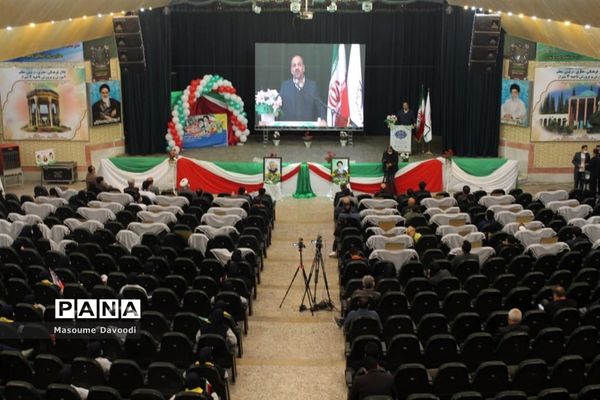 طنین زنگ انقلاب همزمان با سراسر کشور در مدارس فارس