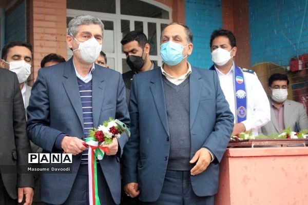 طنین زنگ انقلاب همزمان با سراسر کشور در مدارس فارس