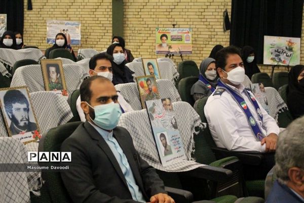 طنین زنگ انقلاب همزمان با سراسر کشور در مدارس فارس