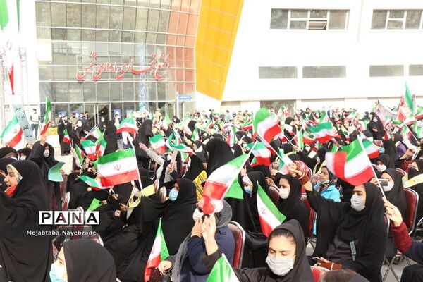 مراسم گلبانگ انقلاب در عرصه میدان شهدای مشهد