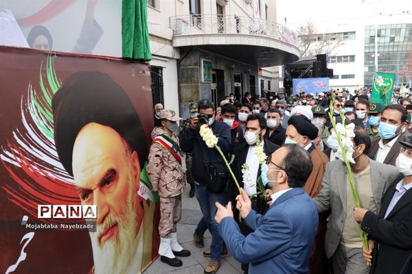 مراسم گلبانگ انقلاب در عرصه میدان شهدای مشهد