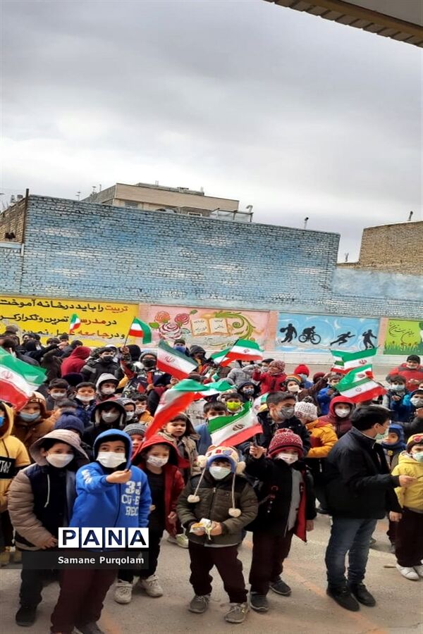 نواختن زنگ انقلاب در مجتمع سما شیروان