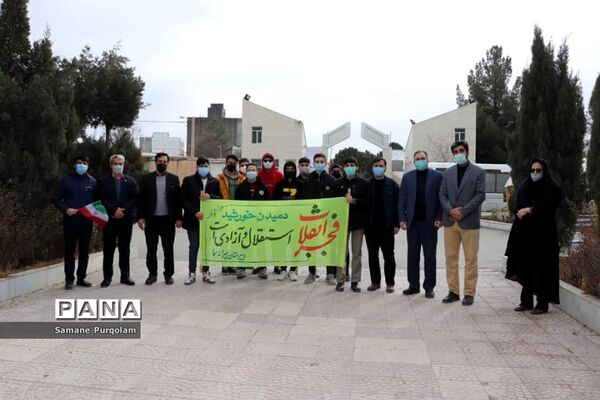 نواختن زنگ انقلاب در مجتمع سما شیروان