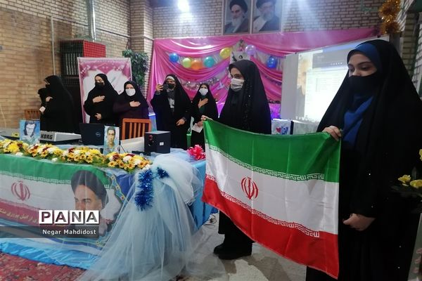 آیین نواختن زنگ انقلاب در منطقه۱۸