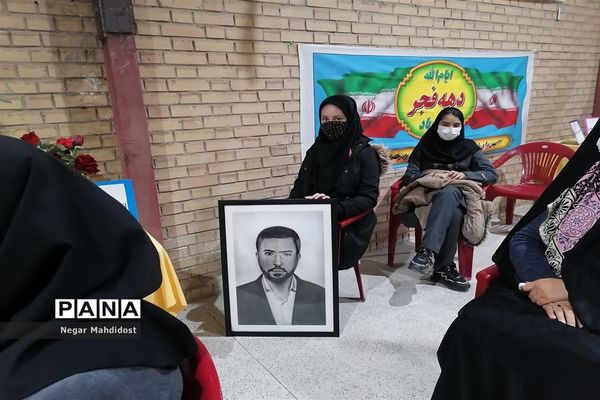 آیین نواختن زنگ انقلاب در منطقه۱۸