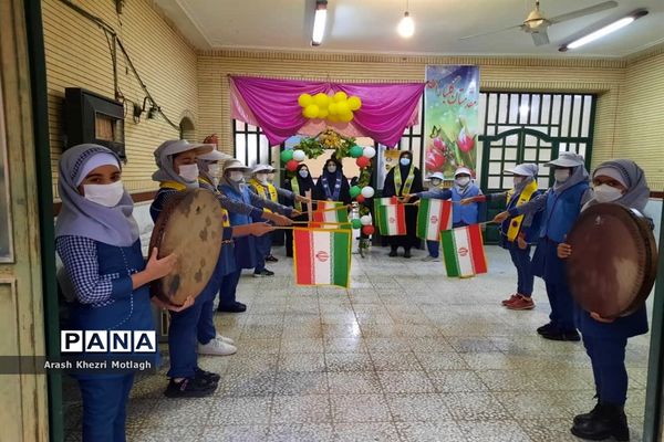 نواخته شدن زنگ انقلاب در مدارس کازرون