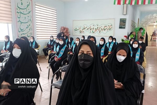 نواختن زنگ انقلاب در مدرسه مریم عذرا دماوند