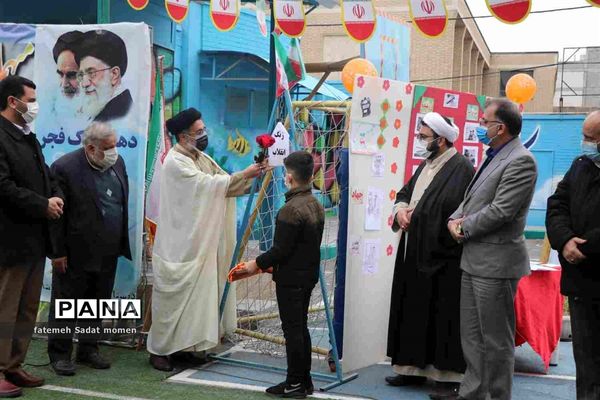 آیین نواختن زنگ انقلاب در آموزشگاه شاهد شهید قدوسی ناحیه دو شهرری