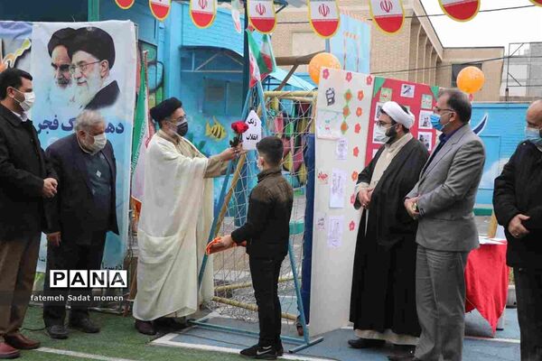 آیین نواختن زنگ انقلاب در آموزشگاه شاهد شهید قدوسی ناحیه دو شهرری