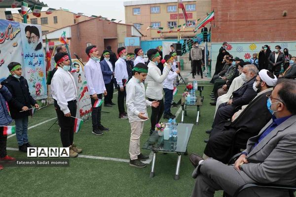 آیین نواختن زنگ انقلاب در آموزشگاه شاهد شهید قدوسی ناحیه دو شهرری