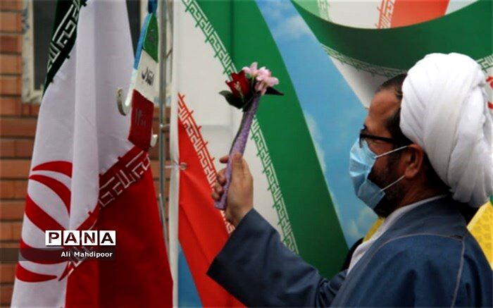 نواختن زنگ انقلاب در مدارس یادآور اتفاقات مهم انقلابی است