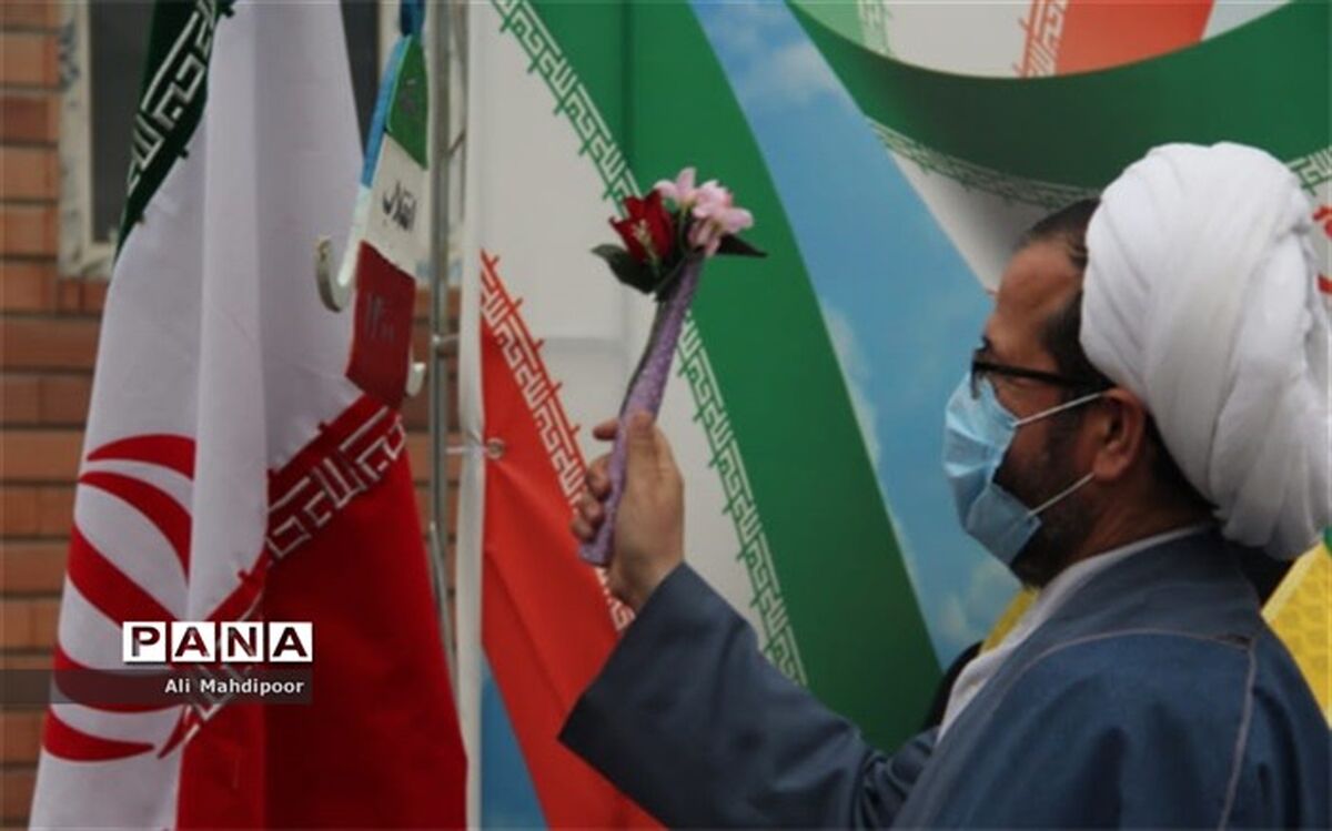 نواختن زنگ انقلاب در مدارس یادآور اتفاقات مهم انقلابی است