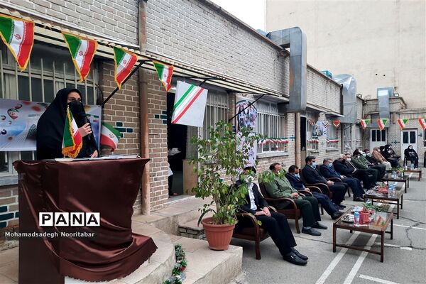 نواختن گلبانگ‌انقلاب اسلامی در دبیرستان آزادگان منطقه ۱۵