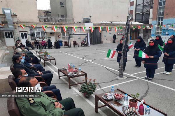 نواختن گلبانگ‌انقلاب اسلامی در دبیرستان آزادگان منطقه ۱۵