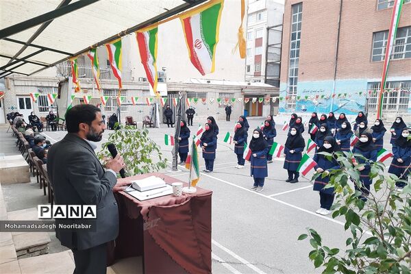 نواختن گلبانگ‌انقلاب اسلامی در دبیرستان آزادگان منطقه ۱۵