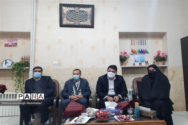 نواختن گلبانگ‌انقلاب اسلامی در دبیرستان آزادگان منطقه ۱۵