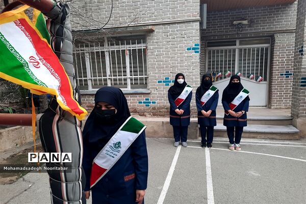 نواختن گلبانگ‌انقلاب اسلامی در دبیرستان آزادگان منطقه ۱۵