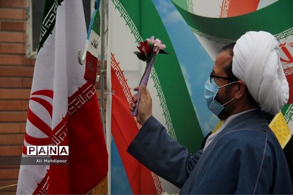 به صدا درآمدن زنگ انقلاب اسلامی در مدرسه عفت آهنگری شهرری