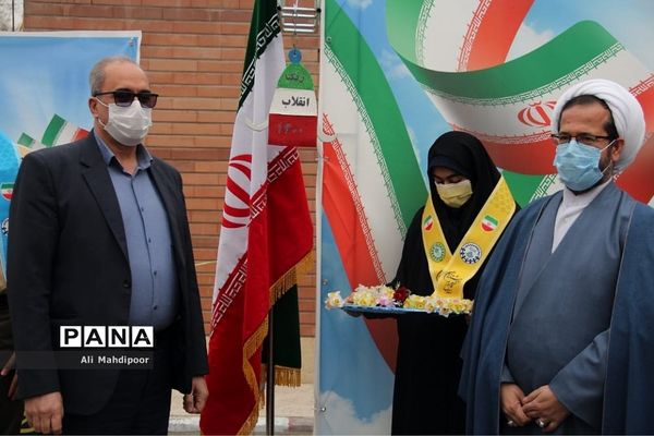 به صدا درآمدن زنگ انقلاب اسلامی در مدرسه عفت آهنگری شهرری