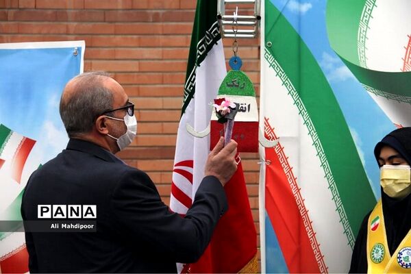 به صدا درآمدن زنگ انقلاب اسلامی در مدرسه عفت آهنگری شهرری