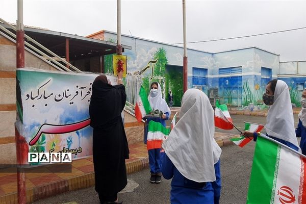 بزرگداشت دهه فجر در دبستان کوثر جوادآباد