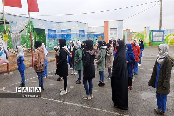 بزرگداشت دهه فجر در دبستان کوثر جوادآباد