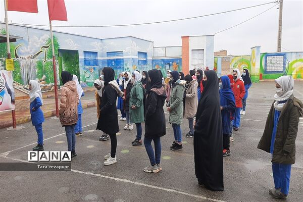 بزرگداشت دهه فجر در دبستان کوثر جوادآباد