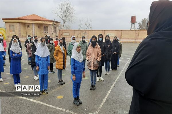 بزرگداشت دهه فجر در دبستان کوثر جوادآباد