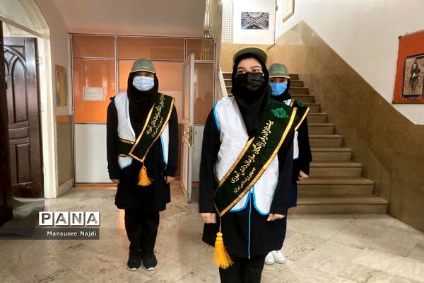 طنین انداز شدن زنگ انقلاب در هنرستان یادگار امام در جماران