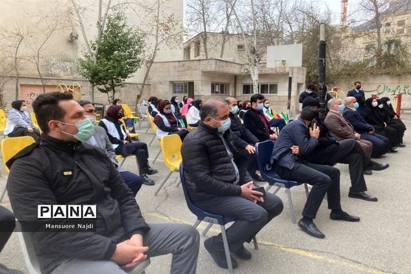 طنین انداز شدن زنگ انقلاب در هنرستان یادگار امام در جماران