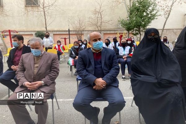 طنین انداز شدن زنگ انقلاب در هنرستان یادگار امام در جماران