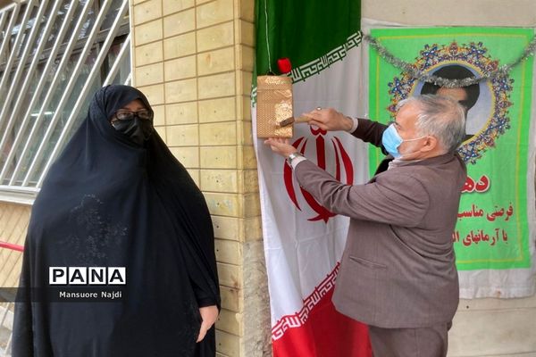 طنین انداز شدن زنگ انقلاب در هنرستان یادگار امام در جماران