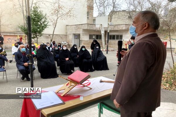 طنین انداز شدن زنگ انقلاب در هنرستان یادگار امام در جماران
