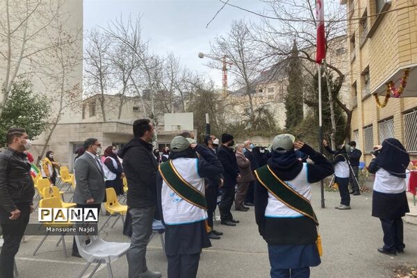 طنین انداز شدن زنگ انقلاب در هنرستان یادگار امام در جماران