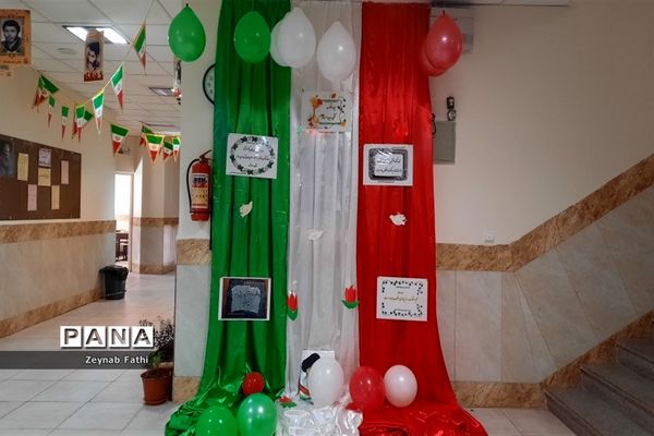 مراسم بزرگداشت ۱۲ بهمن در دبیرستان شاهد امام حسین (ع) منطقه ۱۴