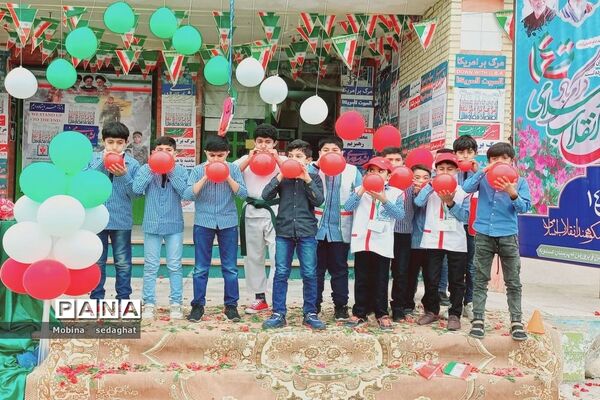 جشن دهه فجر در مدرسه شهید با هنر شهرستان عسلویه