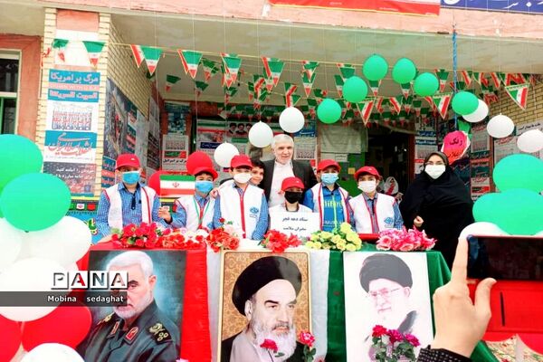 جشن دهه فجر در مدرسه شهید با هنر شهرستان عسلویه