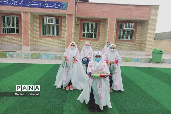 جشن دهه فجر در مدرسه شهید با هنر شهرستان عسلویه