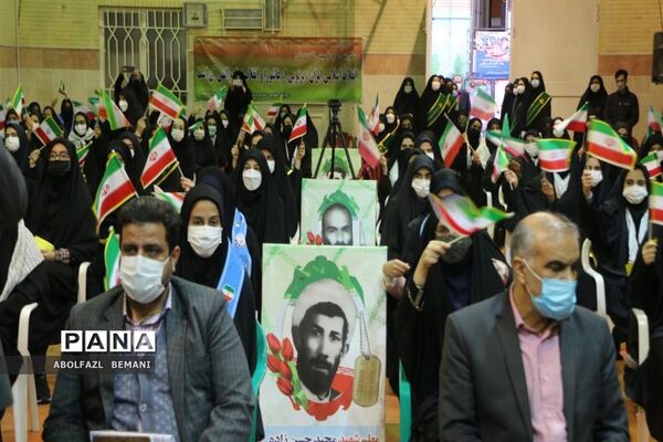 نواخته شدن زنگ انقلاب در دبیرستان نمونه دولتی حضرت معصومه(س) قم