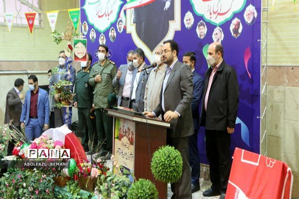 نواخته شدن زنگ انقلاب در دبیرستان نمونه دولتی حضرت معصومه(س) قم