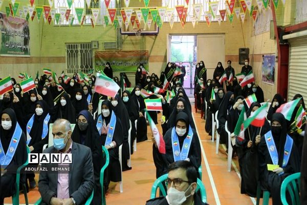 نواخته شدن زنگ انقلاب در دبیرستان نمونه دولتی حضرت معصومه(س) قم