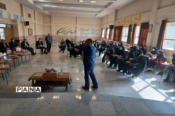 برگزاری نشست تبیین سند تحول و جلسه هم‌اندیشی مربیان پیشتاز منطقه پیربکران