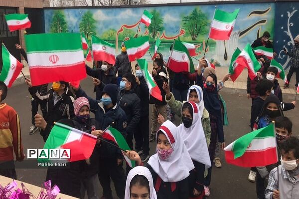 شور و شوق جشن‌های انقلاب در مدارس جوادآباد