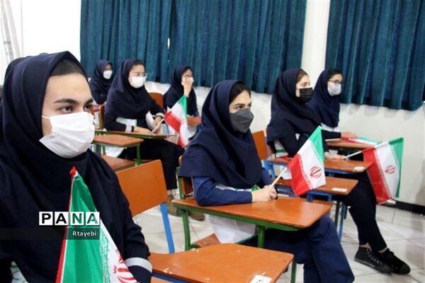 برگزاری مانور تشکیلاتی یاوران انقلاب اداره آموزش و پرورش ناحیه 2 در هنرستان دخترانه والفجر