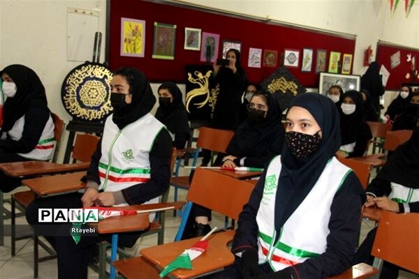 برگزاری مانور تشکیلاتی یاوران انقلاب اداره آموزش و پرورش ناحیه 2 در هنرستان دخترانه والفجر